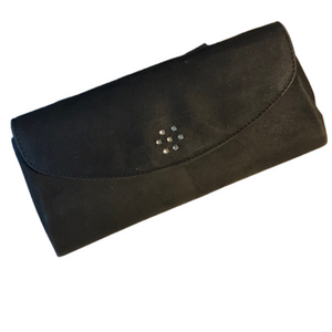 Black clutch